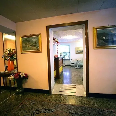 Отель Assarotti 3*