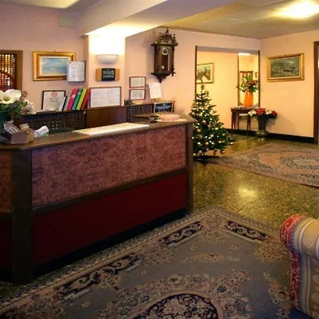 Отель Assarotti Генуя